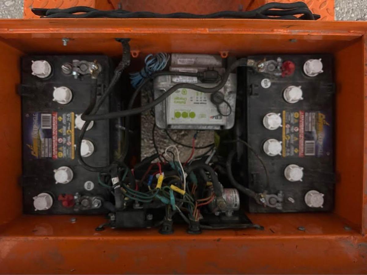 Used 2006 MOTREC E-12 PERSONNEL CARRIER