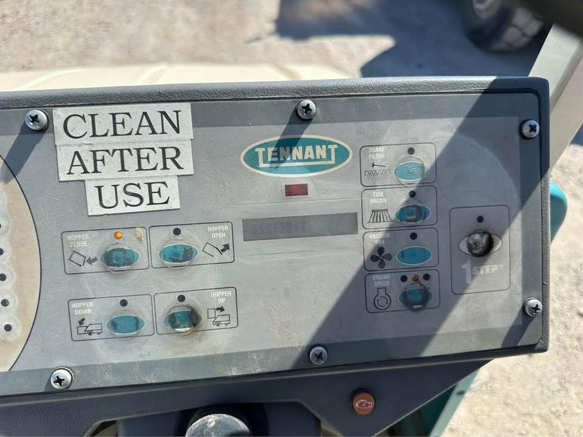 Used 2010 TENNANT 6650 XP SWEEPER