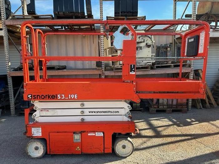 Used 2015 SNORKEL S3219E SCISSOR LIFT