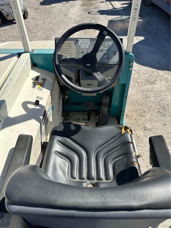 Used 2010 TENNANT 6650 XP SWEEPER
