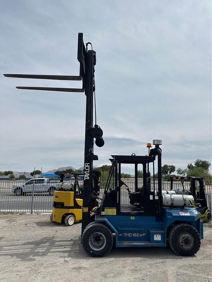 Used 2006 TAYLOR THD160 FORKLIFT