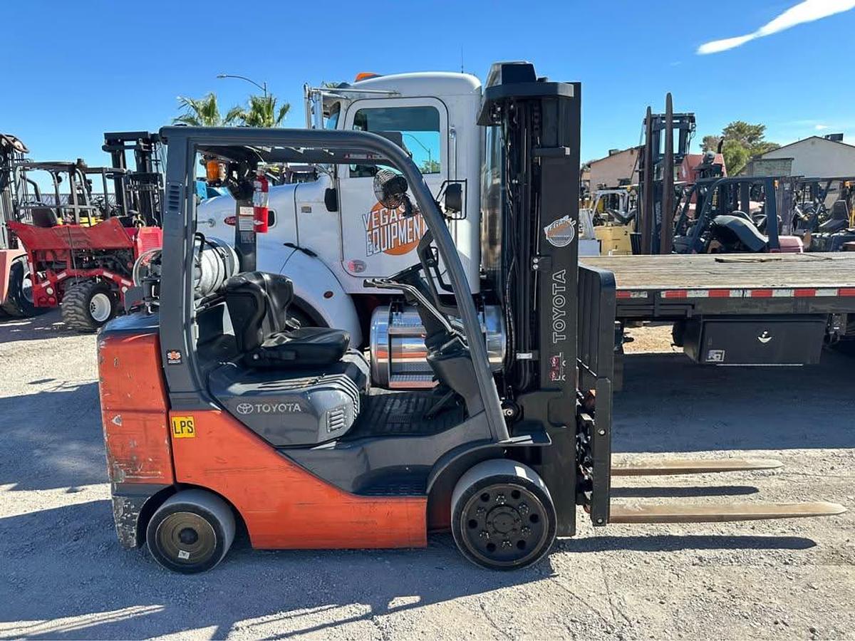 Used 2013 TOYOTA 8FGCU30 FORKLIFT