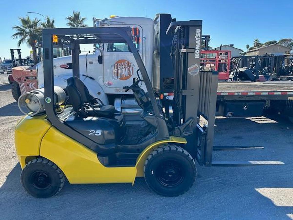 Used 2006 KOMATSU FG25T-16 FORKLIFT