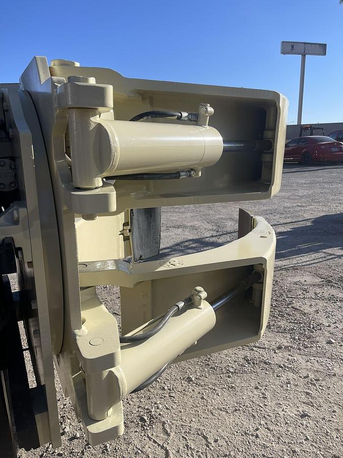 Used CASCADE 77F-RC CLASS 3 ROTATING PAPER ROLL CLAMP