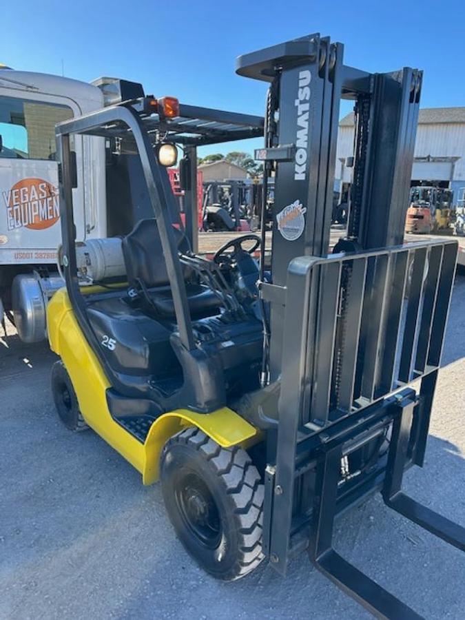 Used 2006 KOMATSU FG25T-16 FORKLIFT