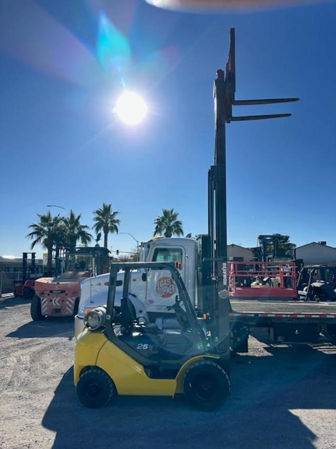 Used 2006 KOMATSU FG25T-16 FORKLIFT