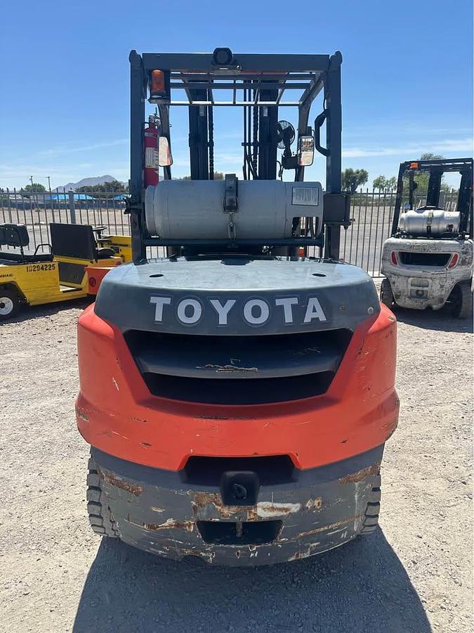 Used 2015 TOYOTA 8FG50U FORKLIFT