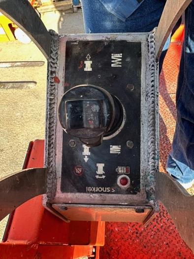 Used 2015 SNORKEL S3219E SCISSOR LIFT