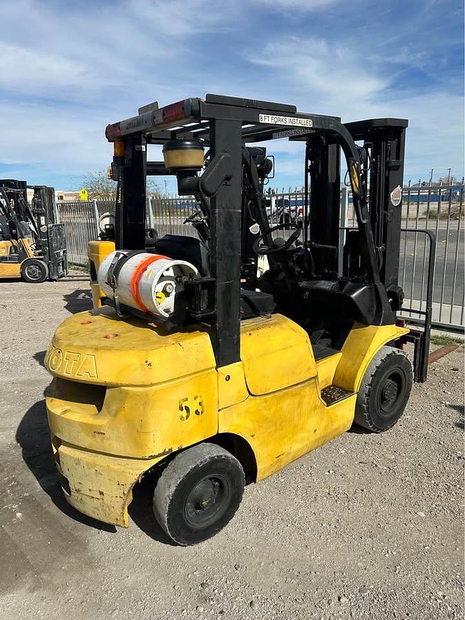 Used 2004 TOYOTA 7FGU25 FORKLIFT