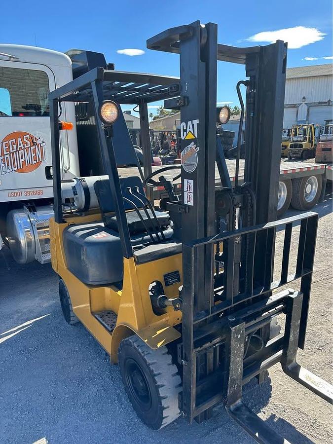 Used 1995 CAT GP15 FORKLIFT