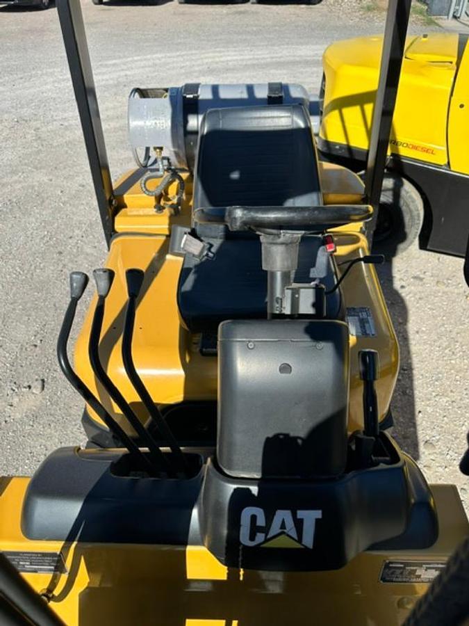 Used 1999 CAT FGC25K FORKLIFT