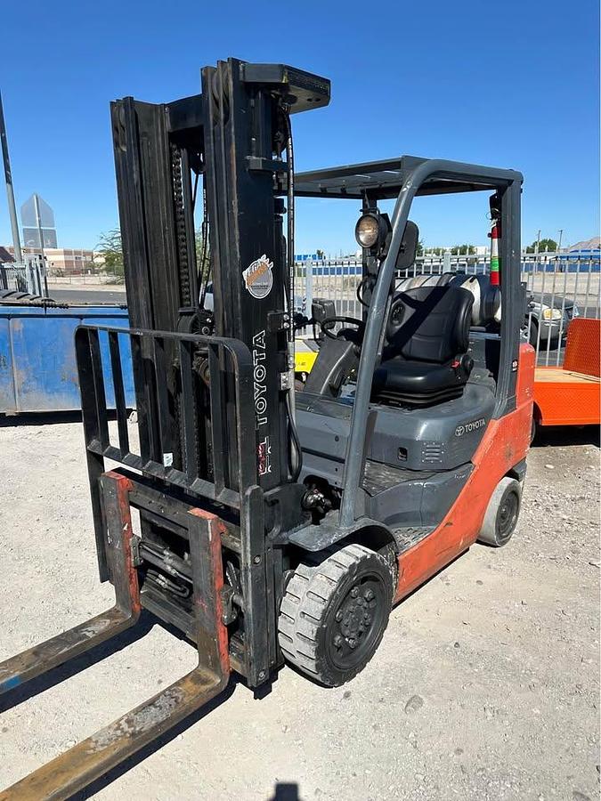 Used 2013 TOYOTA 8FGCU30 FORKLIFT