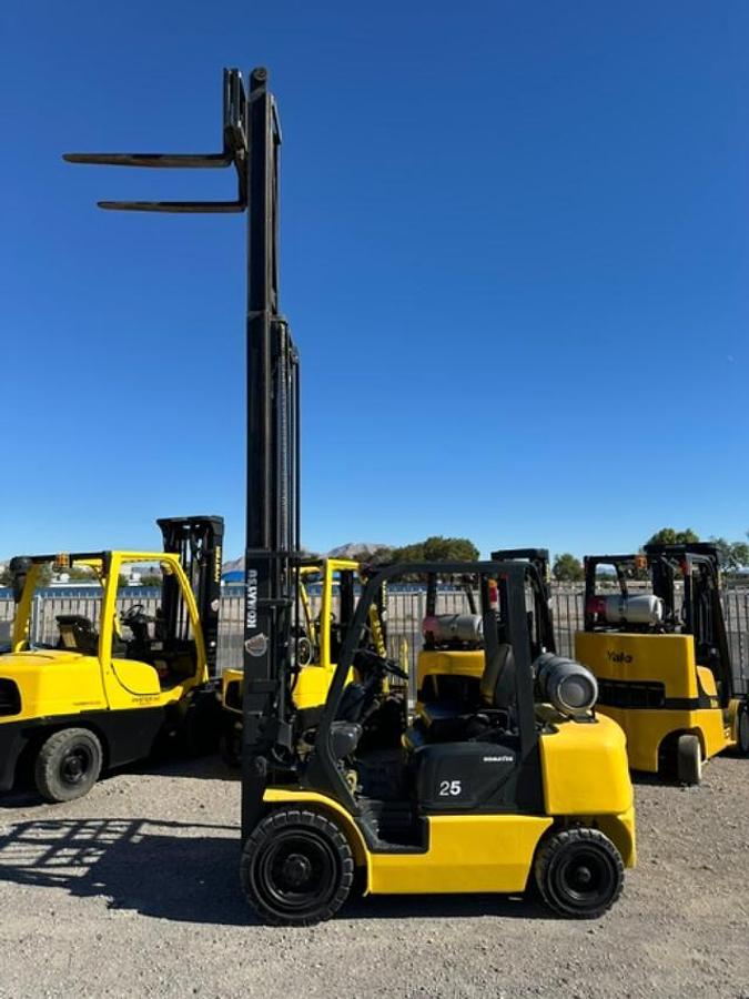 Used 2002 KOMATSU FG25HT-12 FORKLIFT