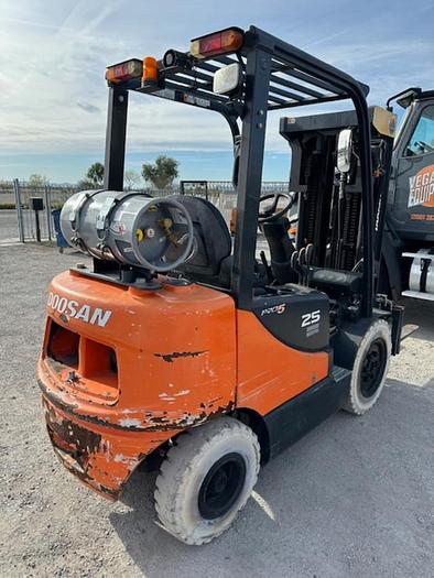 Used 2016 DOOSAN G25E-5 FORKLIFT