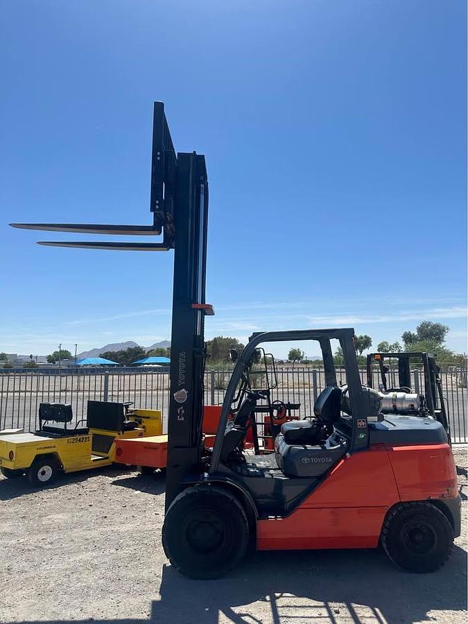 Used 2015 TOYOTA 8FG50U FORKLIFT