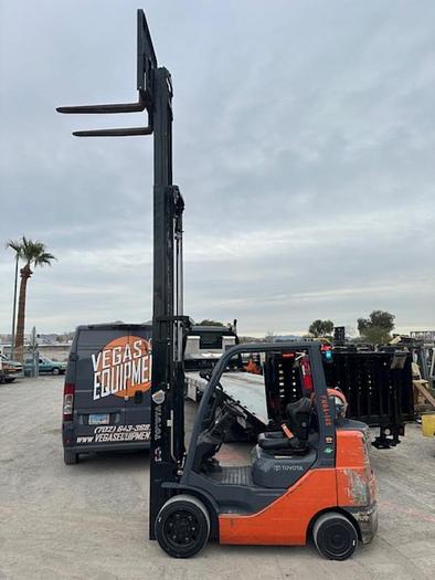 Used 2017 TOYOTA 8FGCU30 FORKLIFT