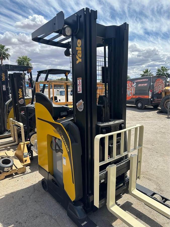 Used 2019 YALE NR045EB NARROW AISLE REACH LIFT