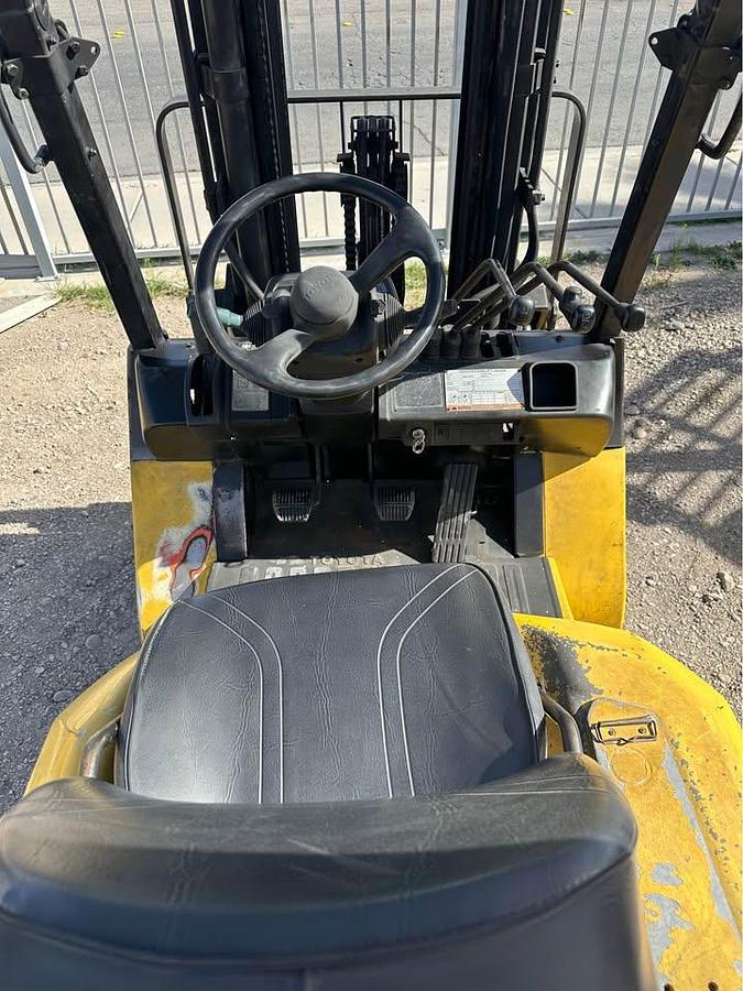 Used 2004 TOYOTA 7FGU25 FORKLIFT