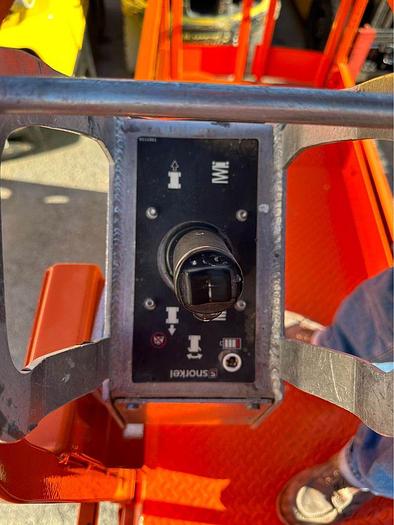 Used 2014 SNORKEL S3219E SCISSOR LIFT