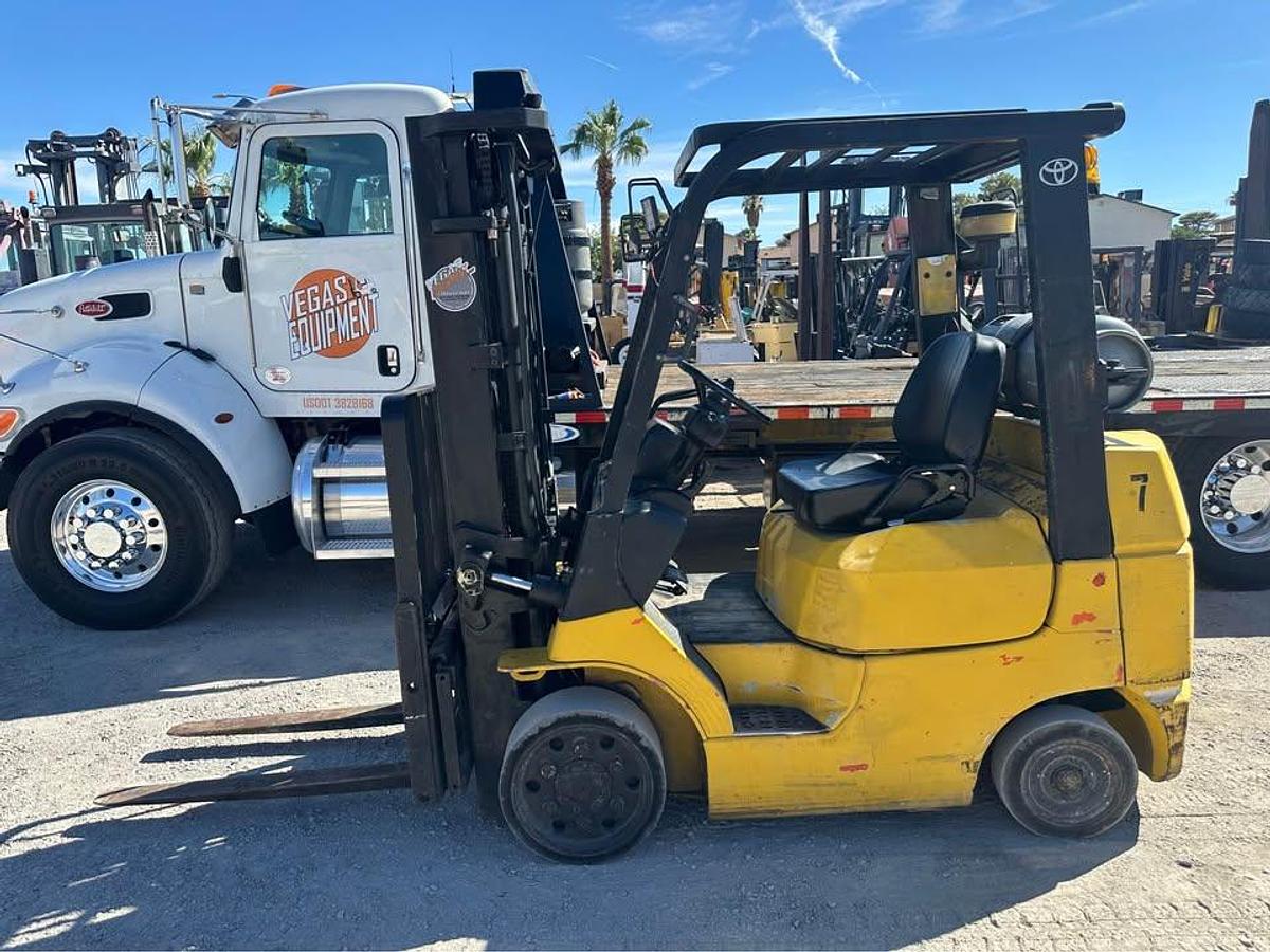 Used 2003 TOYOTA 7FGCU25 FORKLIFT