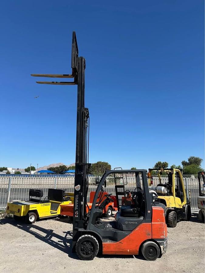 Used 2013 TOYOTA 8FGCU30 FORKLIFT