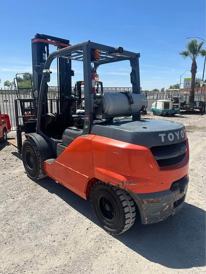Used 2015 TOYOTA 8FG50U FORKLIFT