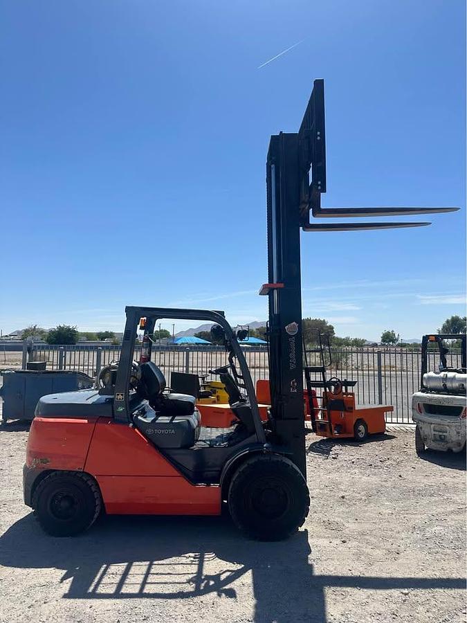Used 2015 TOYOTA 8FG50U FORKLIFT
