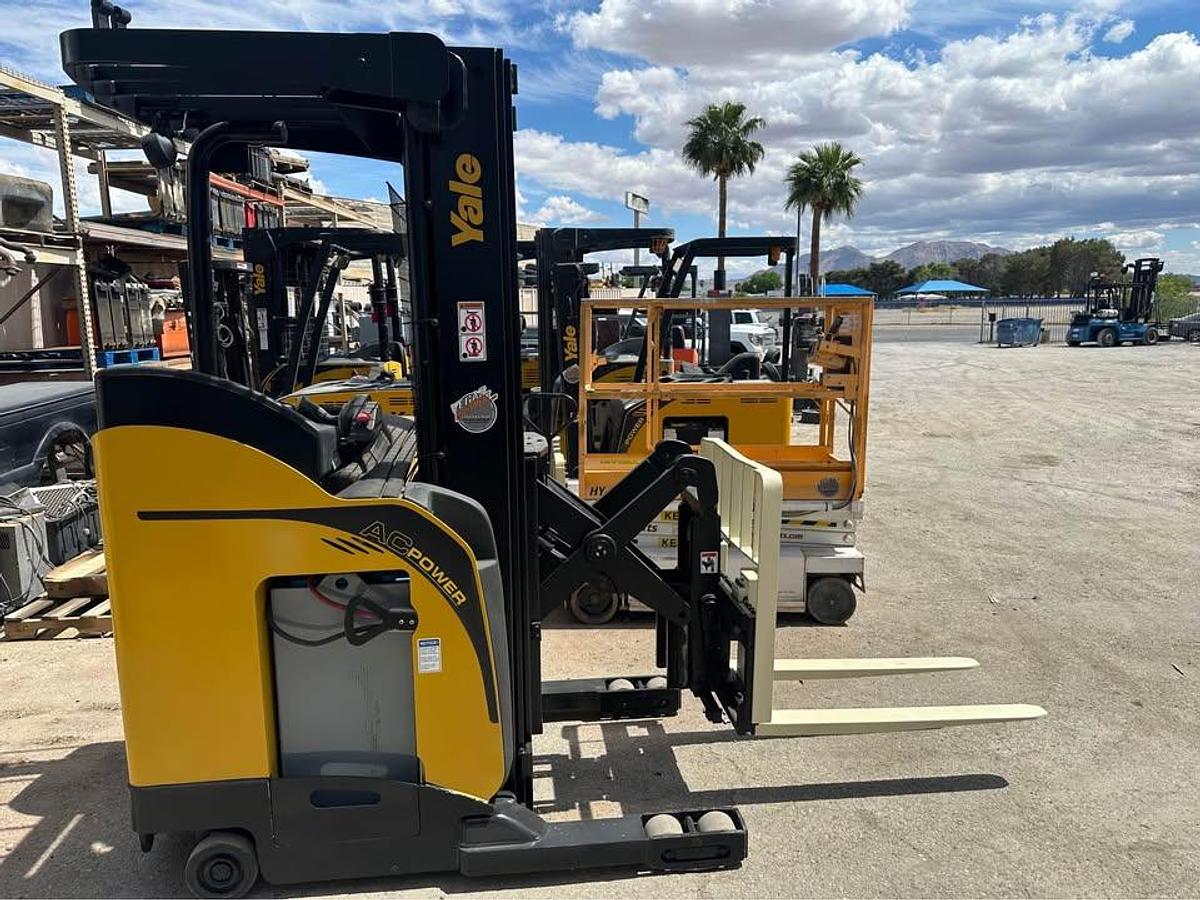 Used 2019 YALE NR045EB NARROW AISLE REACH LIFT