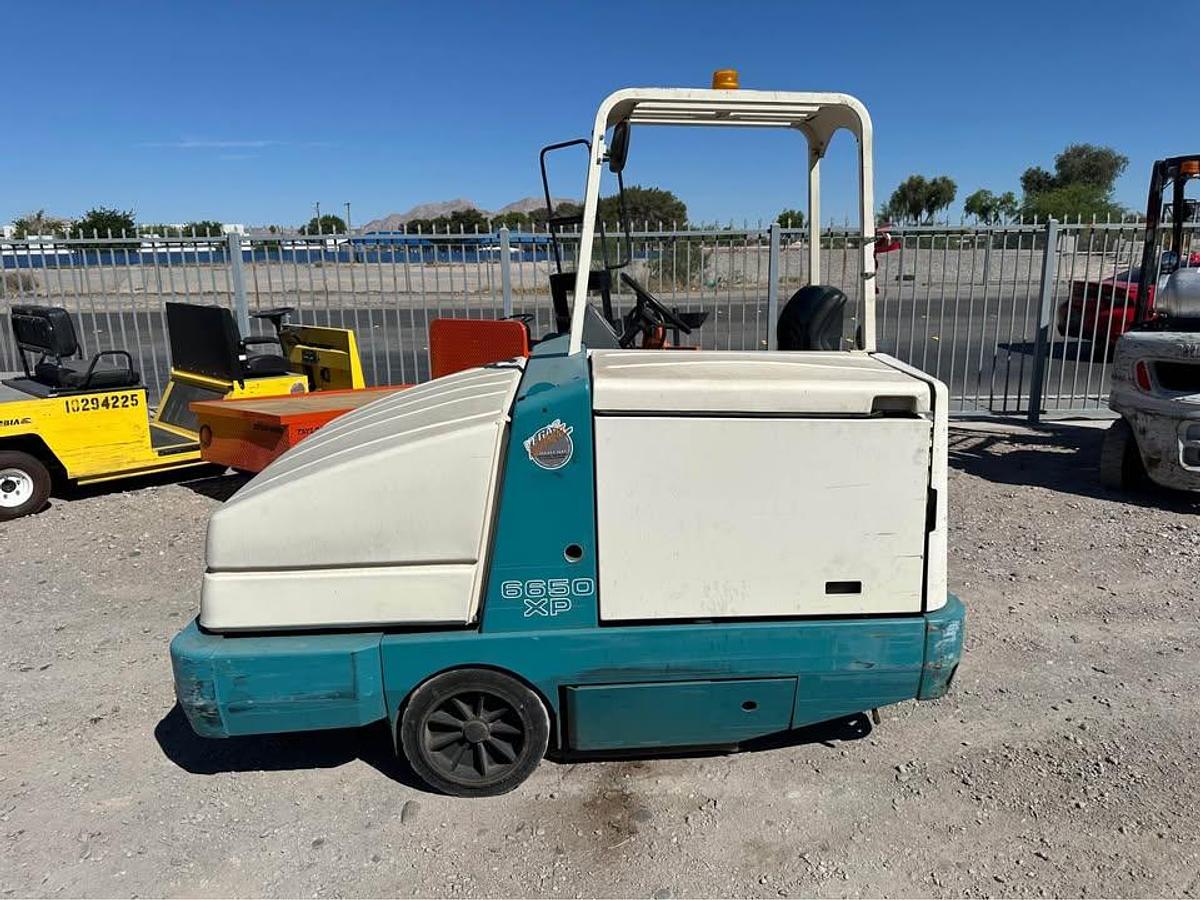 Used 2010 TENNANT 6650 XP SWEEPER
