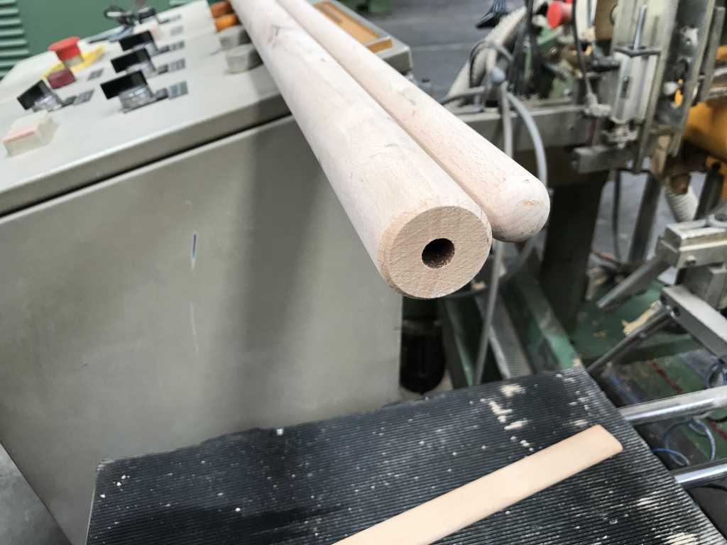 Usato Fresatrice smussatrice automatica per teste di gambe o elementi tondi