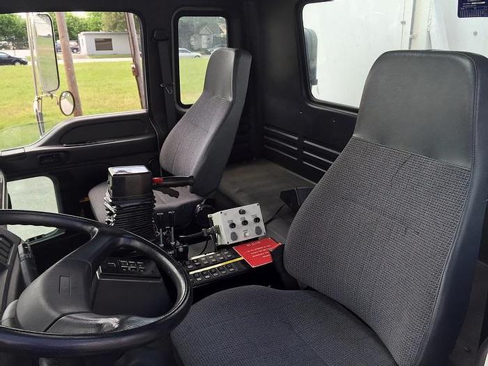 Used Stinar DI-1800 (1800 Tank Cap) on GMC Chassis and Cab