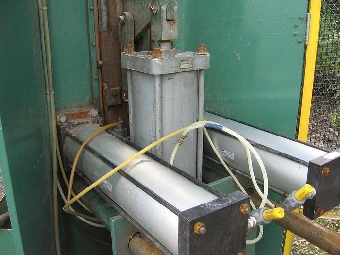 Used ROLL SPLITTER 68" DIA. X 72" FACE SANDY HILL OSCILLATING