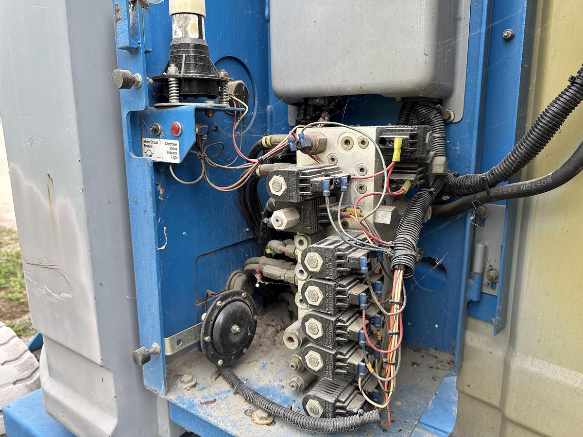 Used 2000 Genie Industries Z-30/20N