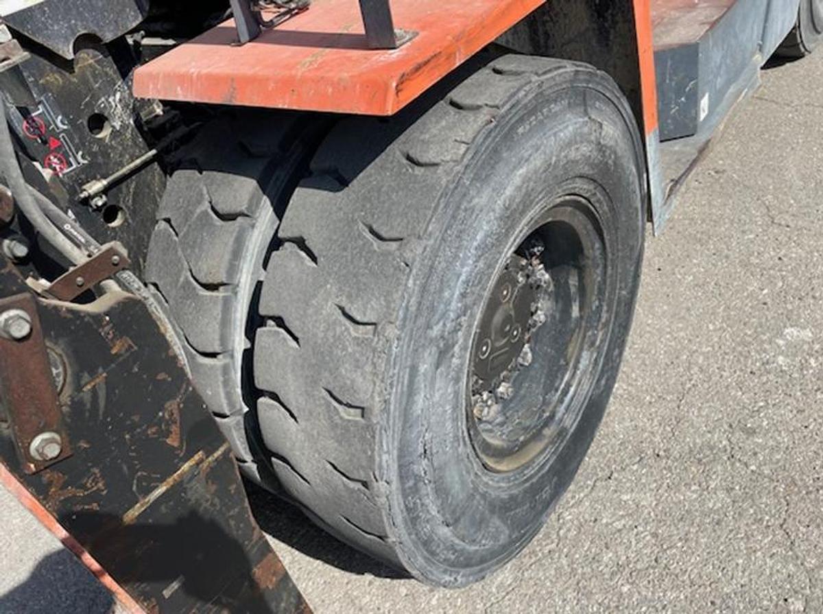 Used Toyota 35,000 Lb forklift