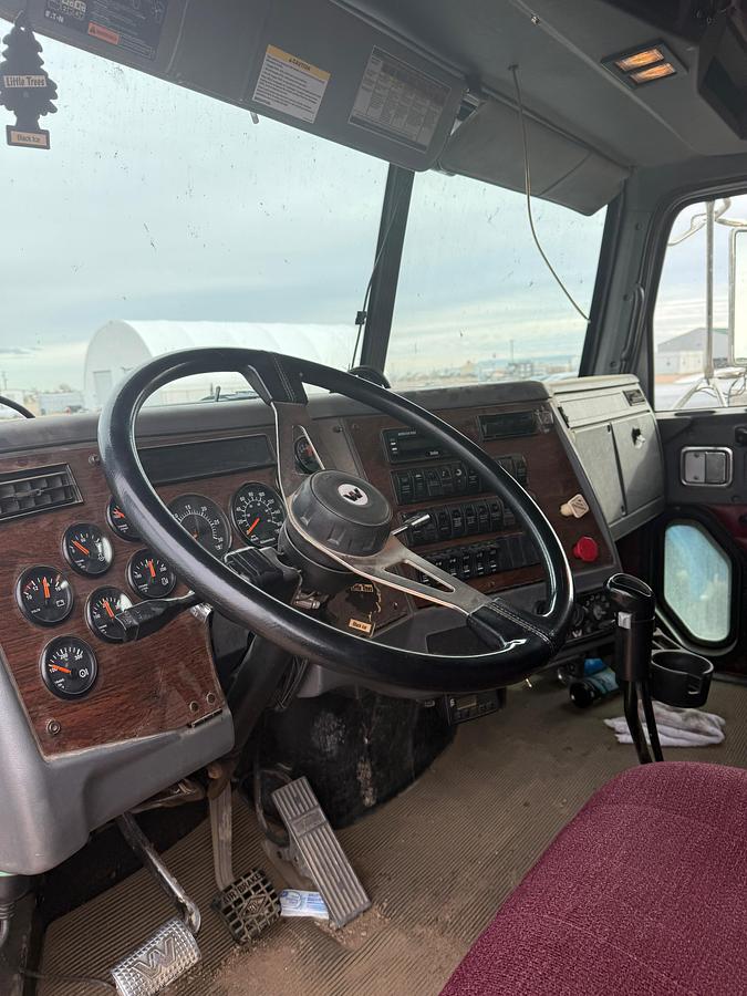 Used 2009 Western Star 4900 Sleeper Truck