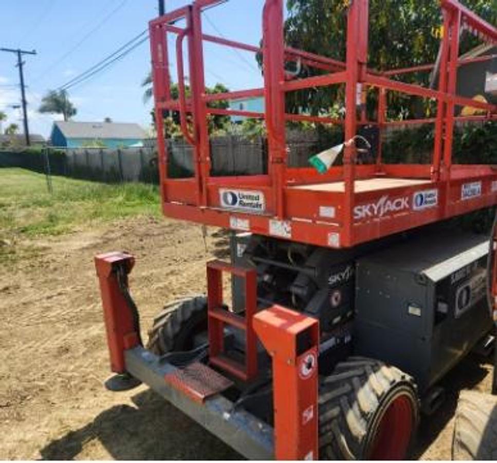 Used Skyjack 32'68" Rough Terrain Scissor Lift