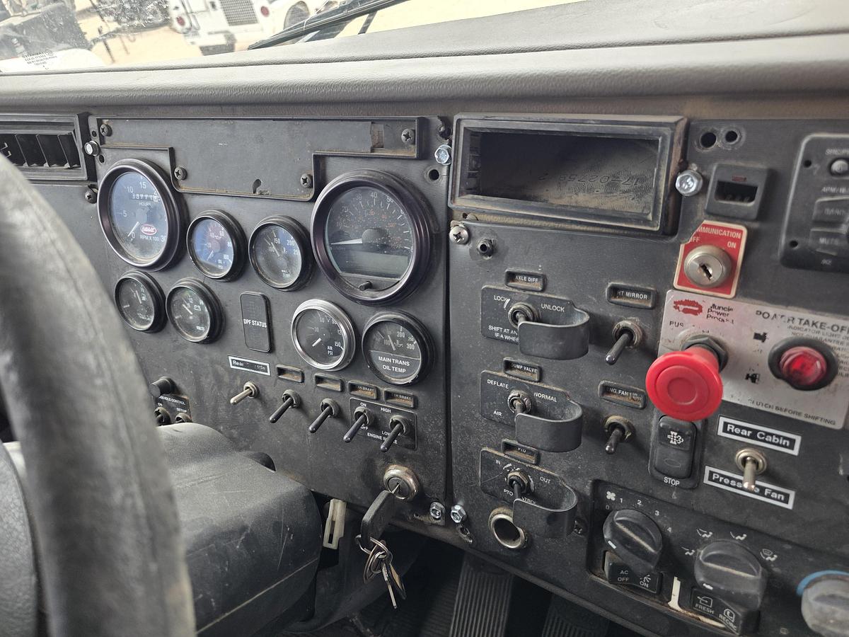 Used 2010 Peterbilt 340 Wireline Truck
