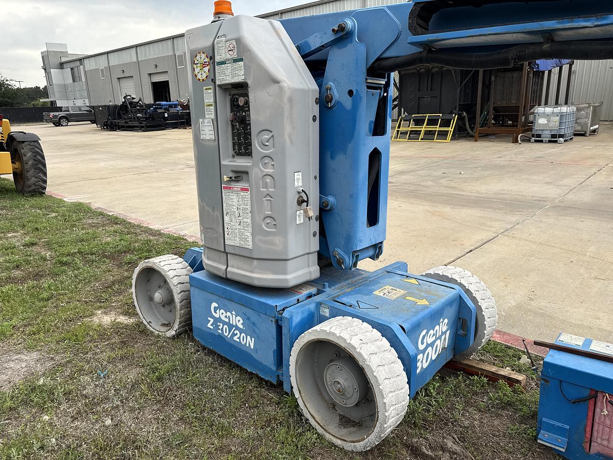 Used 2000 Genie Industries Z-30/20N