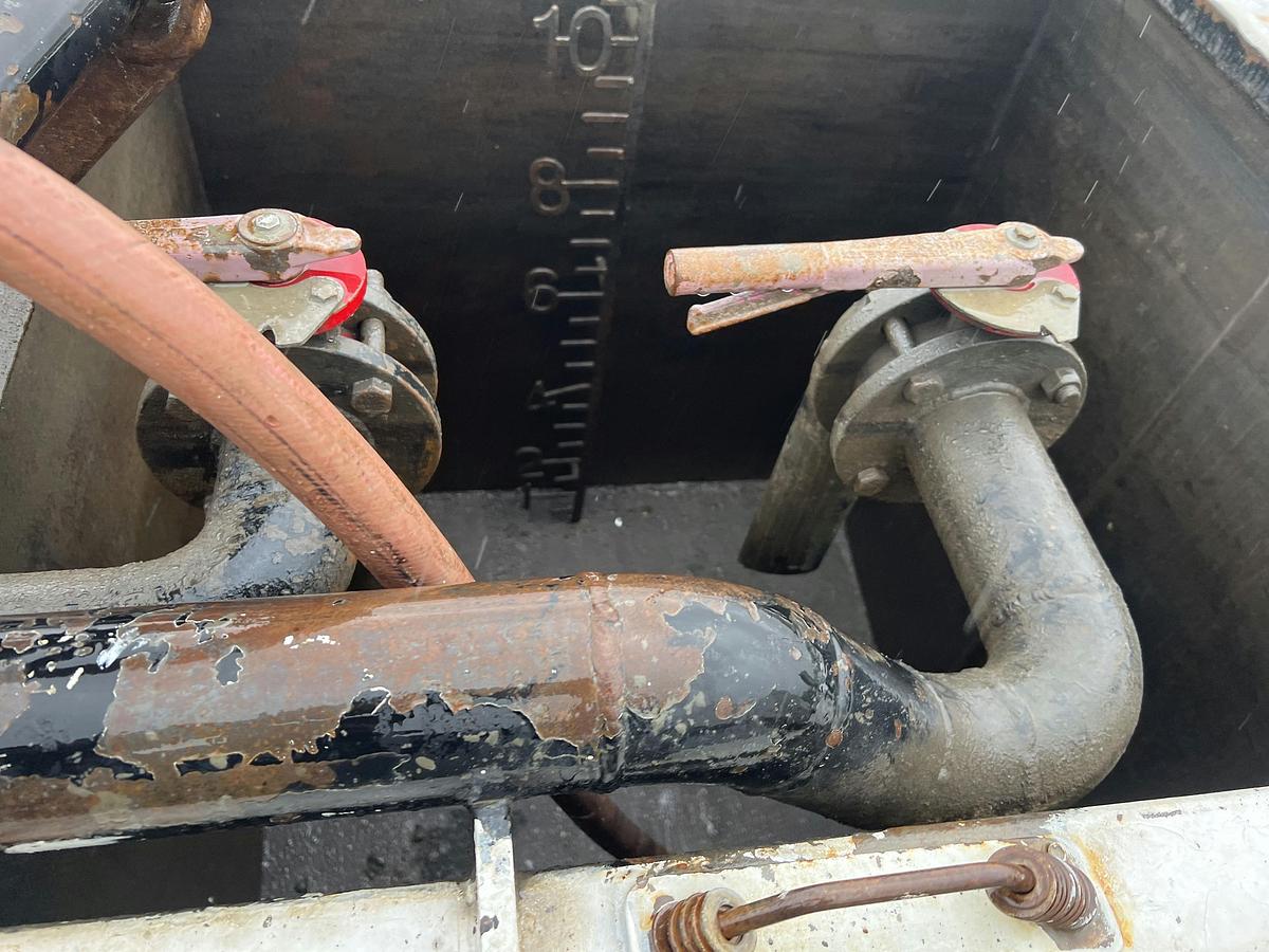 Used 2014 Peterbilt Bodyload Cement Double Pumper