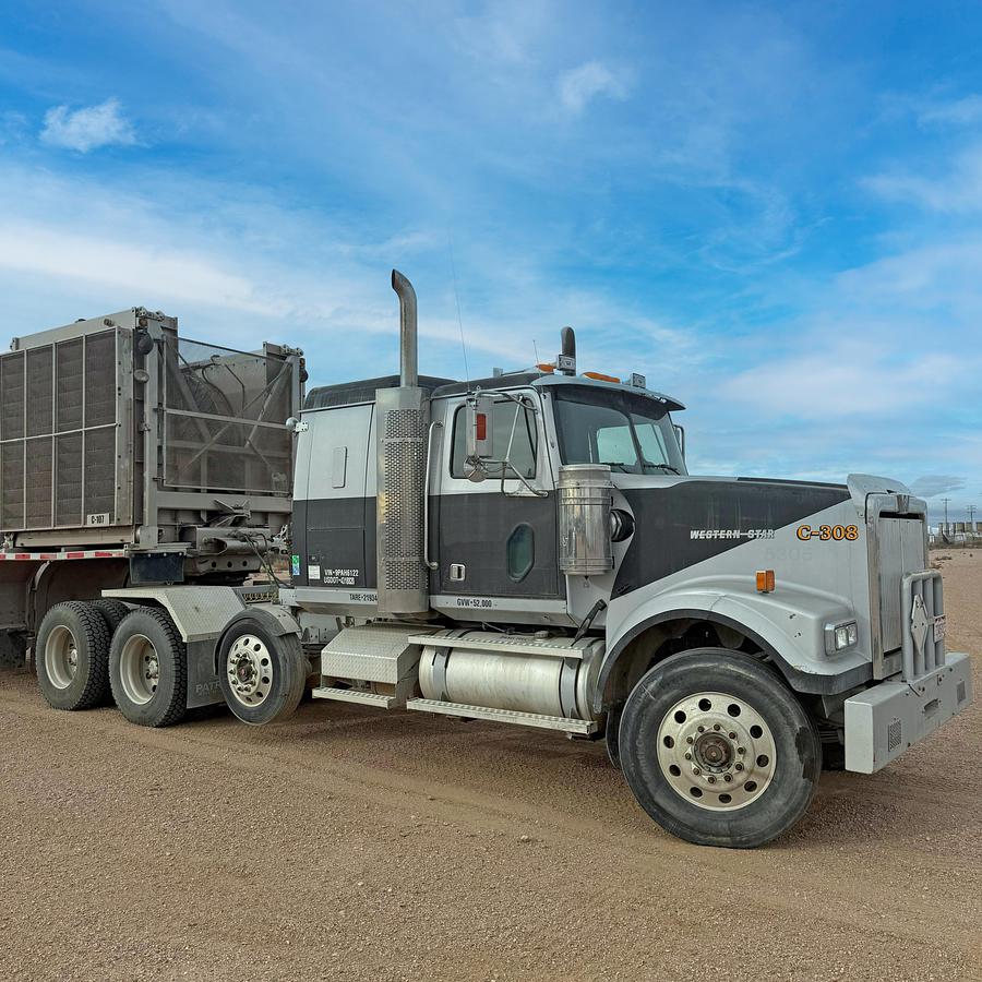 Used 2009 Western Star 4900 Sleeper Truck