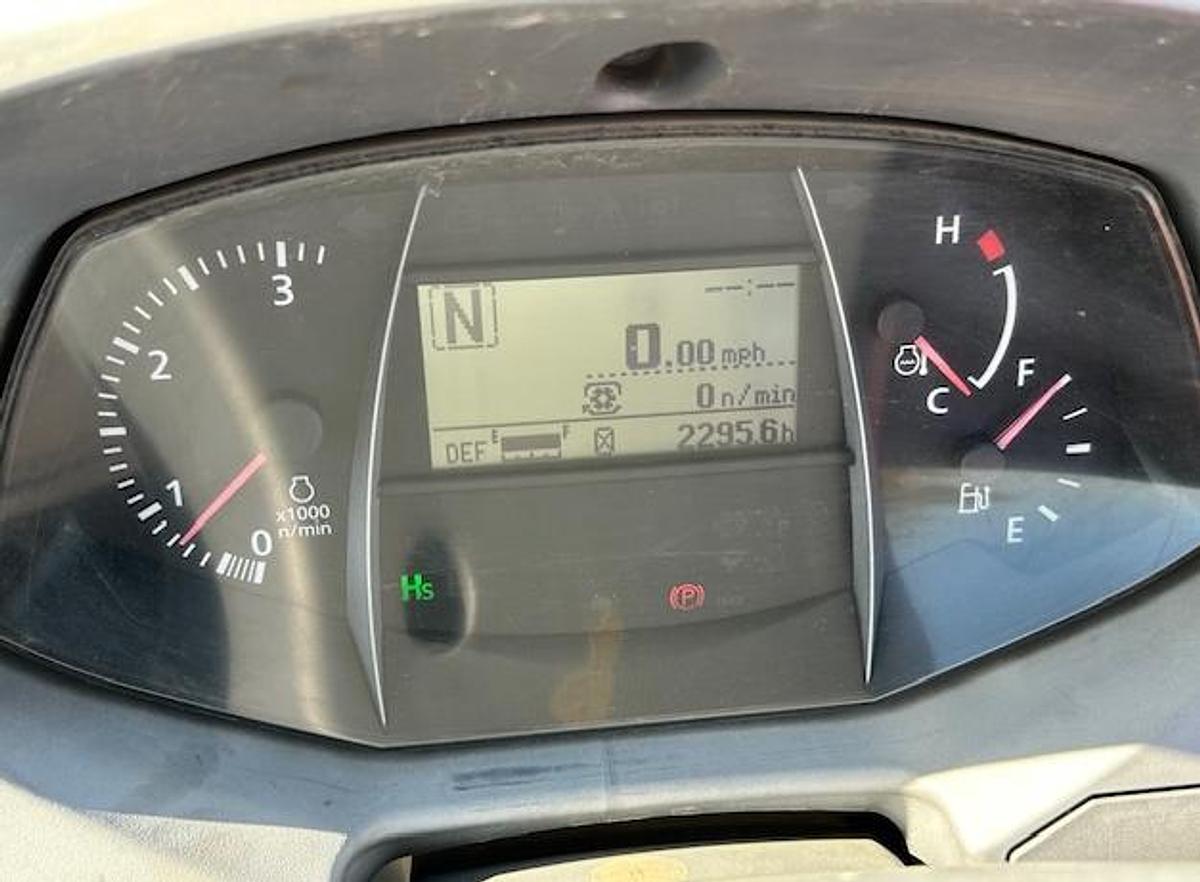 Used 2022 Kubota M6H-101SHD Farm Tractor