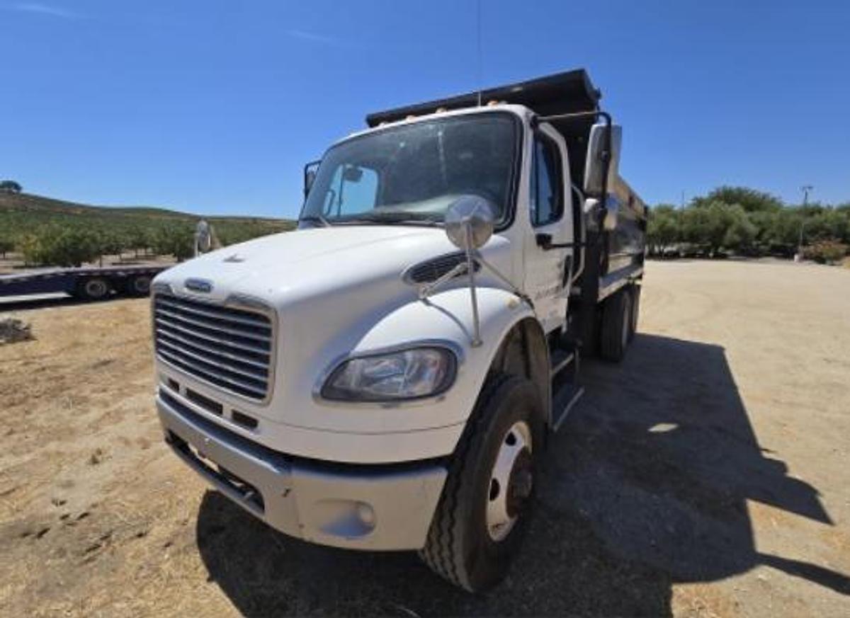 Used 2020 Freightliner 10 - 14 yard dump truck