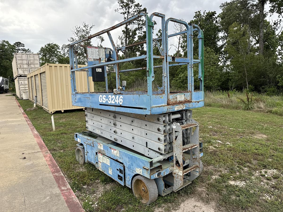 Used 2000 Genie Industries GS-3246