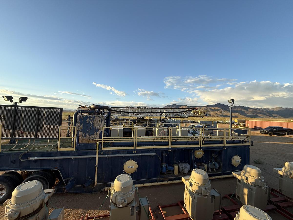 Used Hopper 102' X 260,000 #