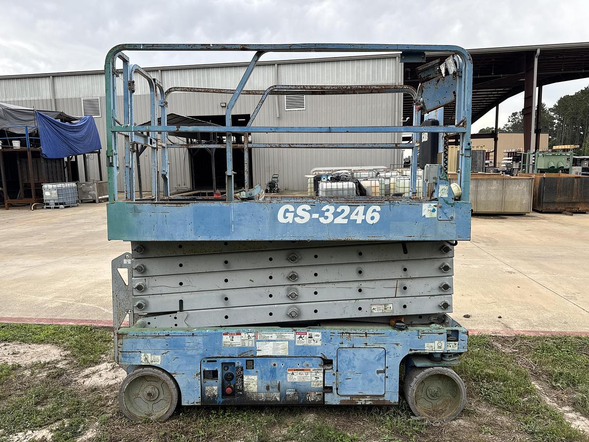 Used 2000 Genie Industries GS-3246