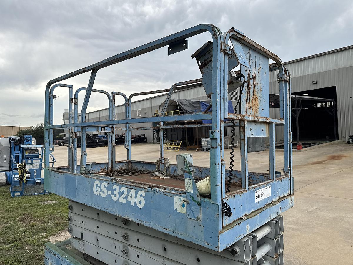 Used 2000 Genie Industries GS-3246