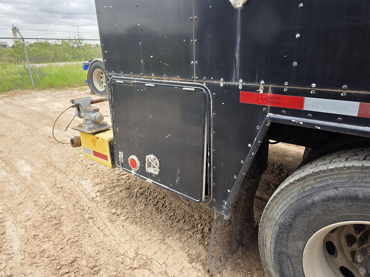 Used 2010 Peterbilt 340 Wireline Truck