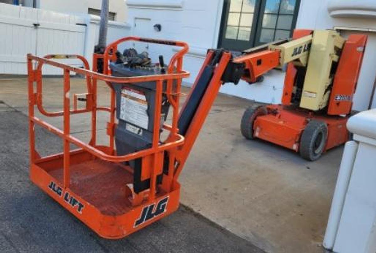 Used JLG Electric 30ft boom