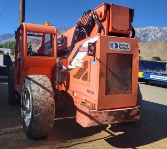 Used Reach lift 10,000Lbs Skytrack