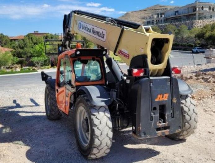 Used Reach lift 12,000 Lbs